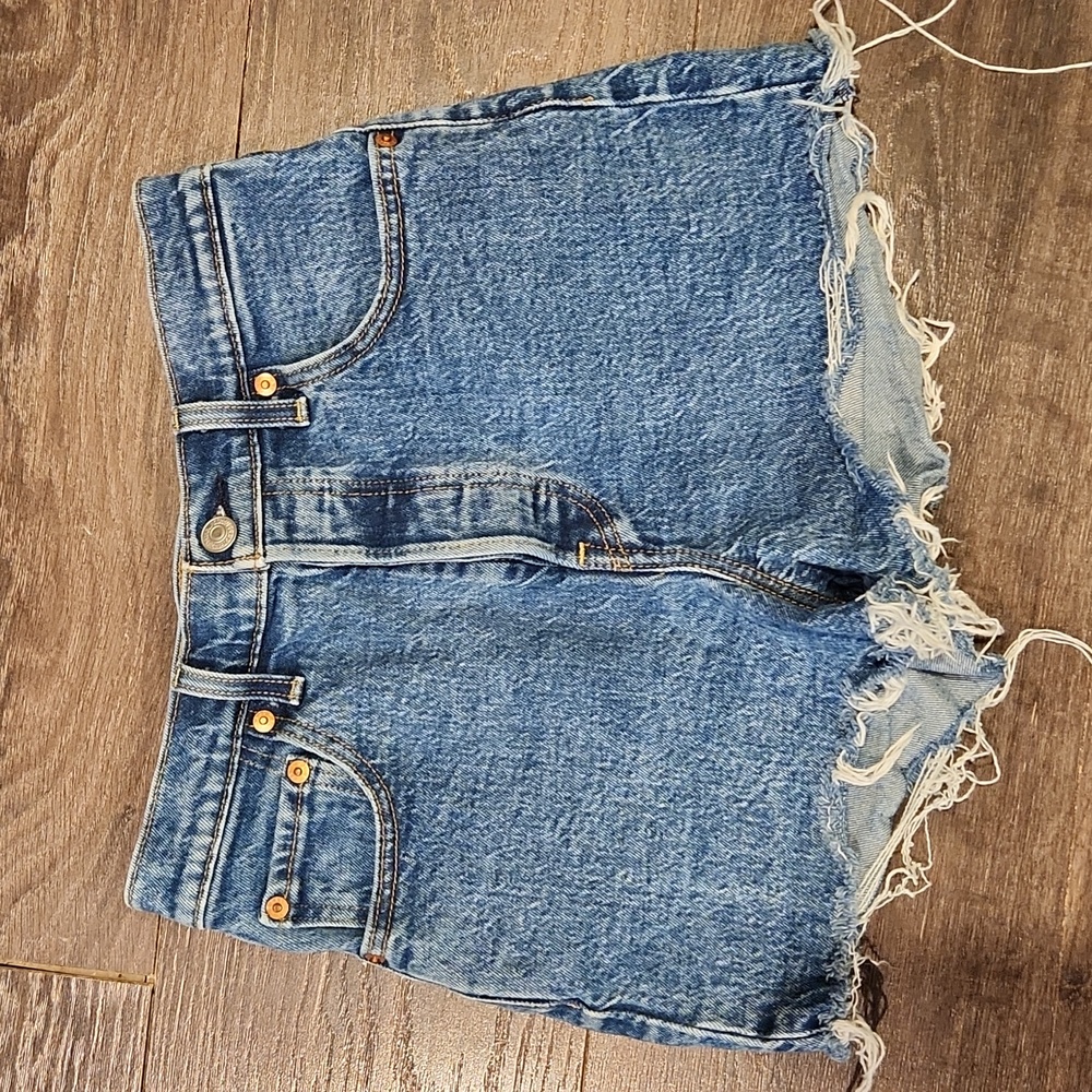 ❤️ LEVI'S PREMIUM RIBCAGE HIGH RISE STRETCH DENIM JEAN SHORTS, 2 (26)